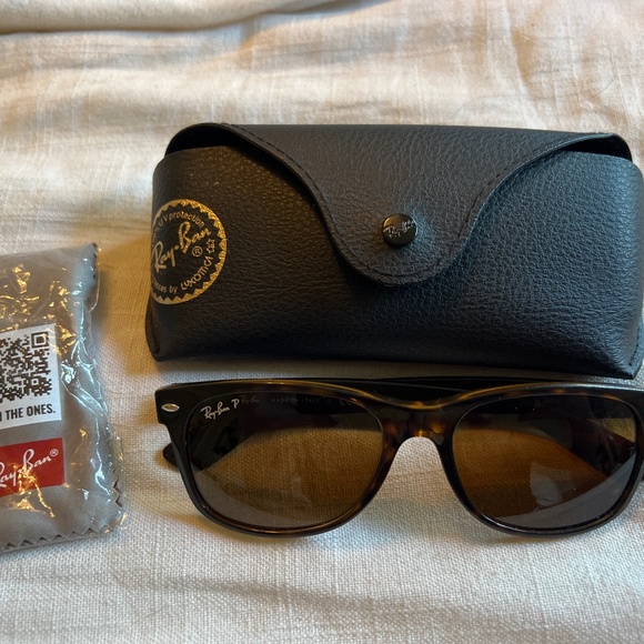 Authentic polarized RayBan, new wayfarermodel in...